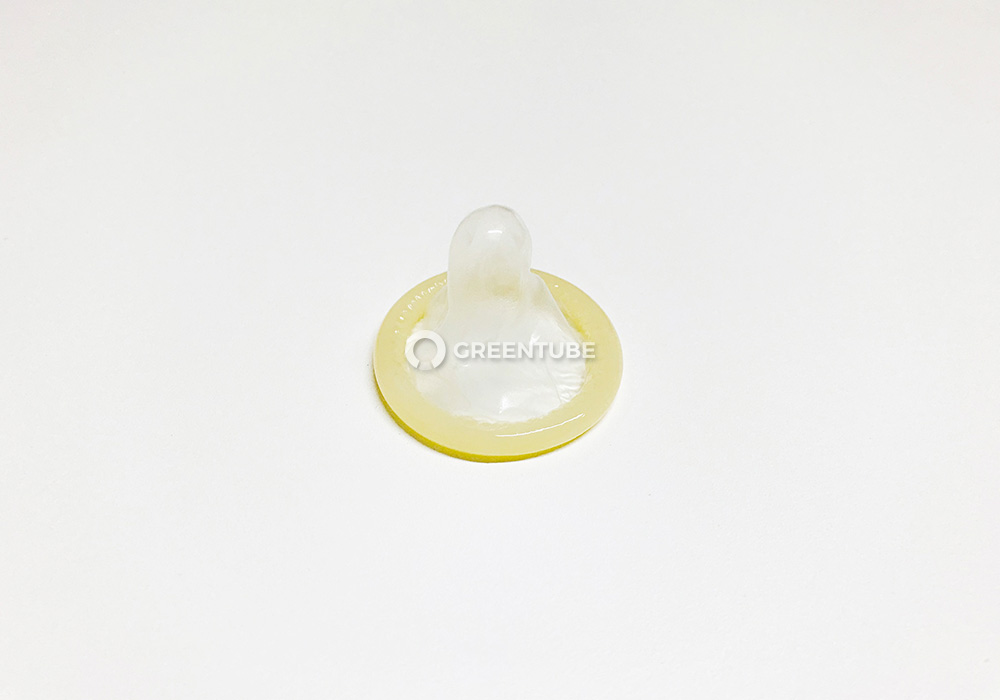 1090 울트라씬 콘돔 포장 개봉