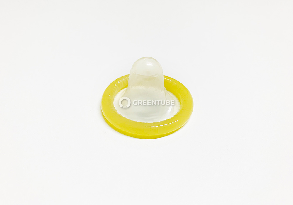 케어 27 롱타임 러브 콘돔 포장 개봉