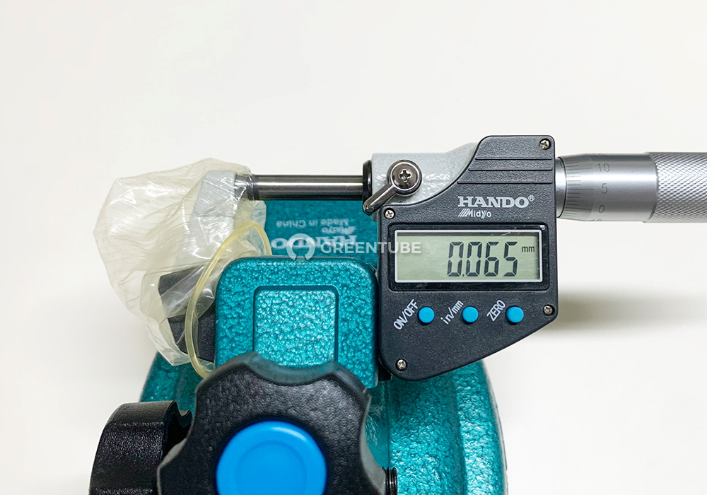 레드컨테이너 세이프 울트라 스파이럴 잭 콘돔 두께 측정