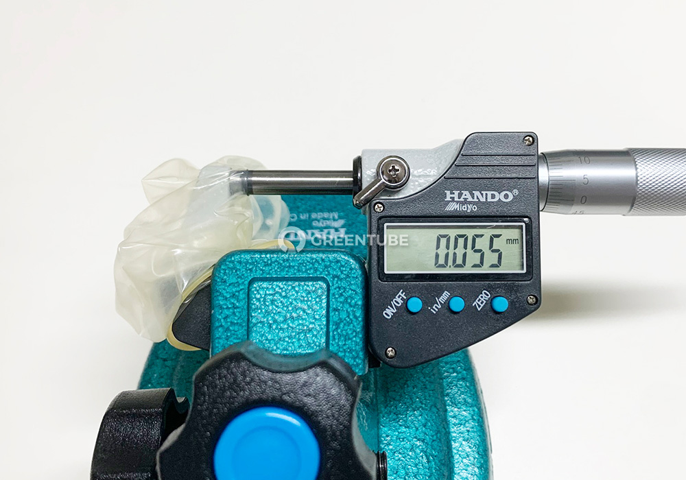 유니더스 슈퍼슬림 0001 일반형 콘돔 두께 측정 - 콘돔 전문 쇼핑몰 그린튜브